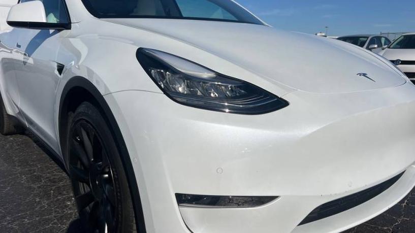 TESLA MODEL Y 2021 5YJYGDEE2MF062856 image